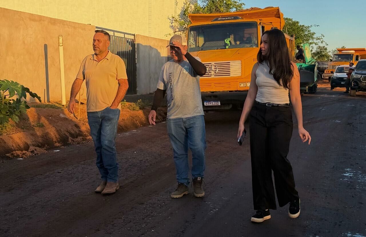 Imagem de compartilhamento para o artigo Prefeito Weliton Guimarães visita obras de asfalto no Jardim Alegre, em Alcinópolis da MS Todo dia